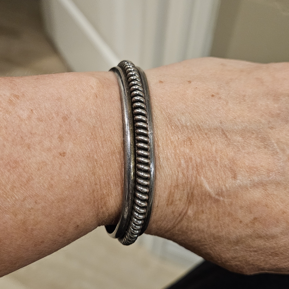 Elegant Silver Women's Bracelet